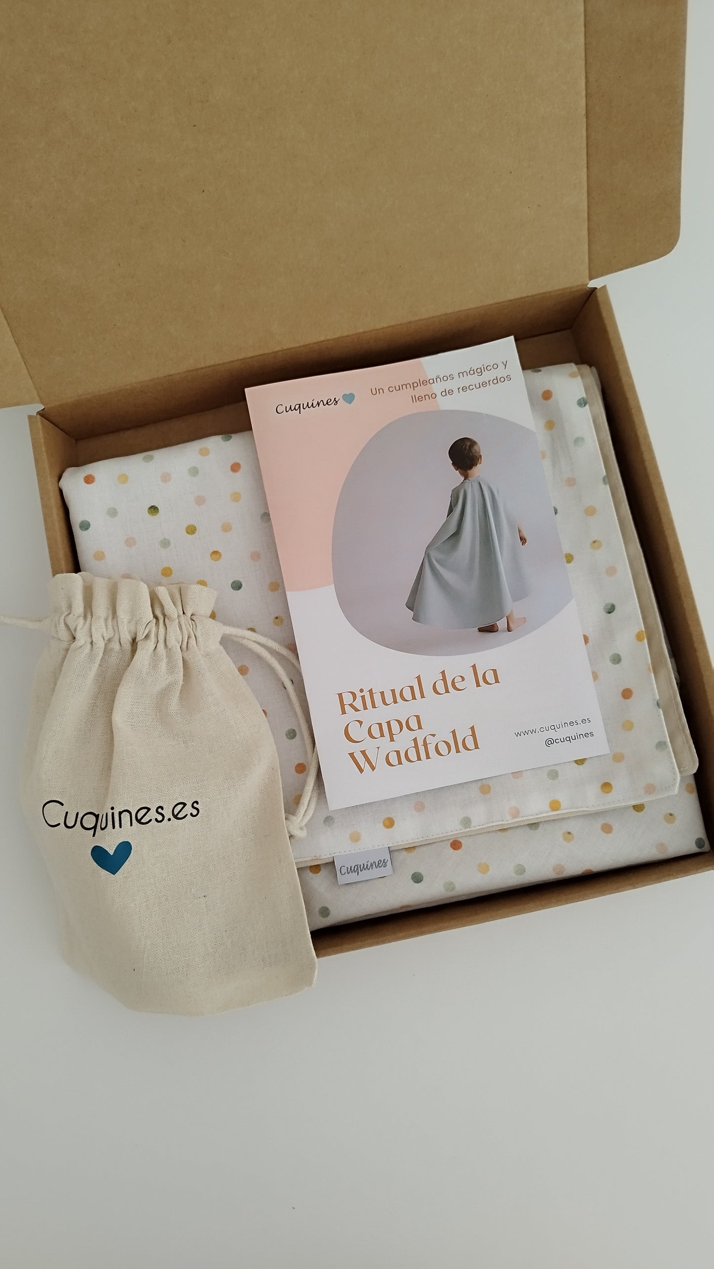 Capa de cumpleaños Waldorf topos colores