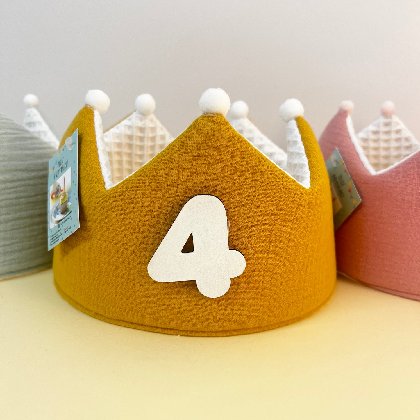 Corona infantil cumpleaños reversible muselina mostaza clásica