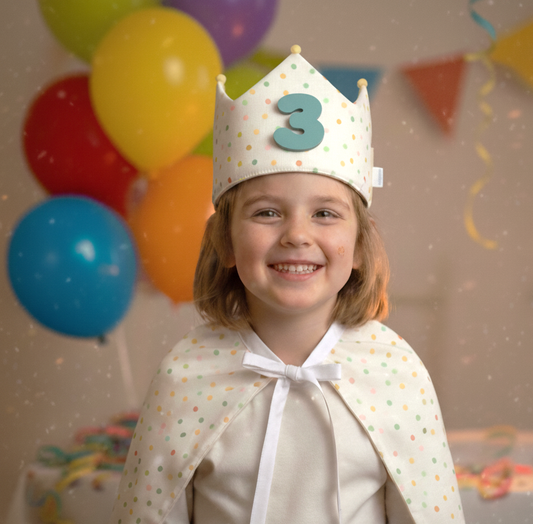 Conjunto Capa de cumpleaños Waldorf + Corona topos