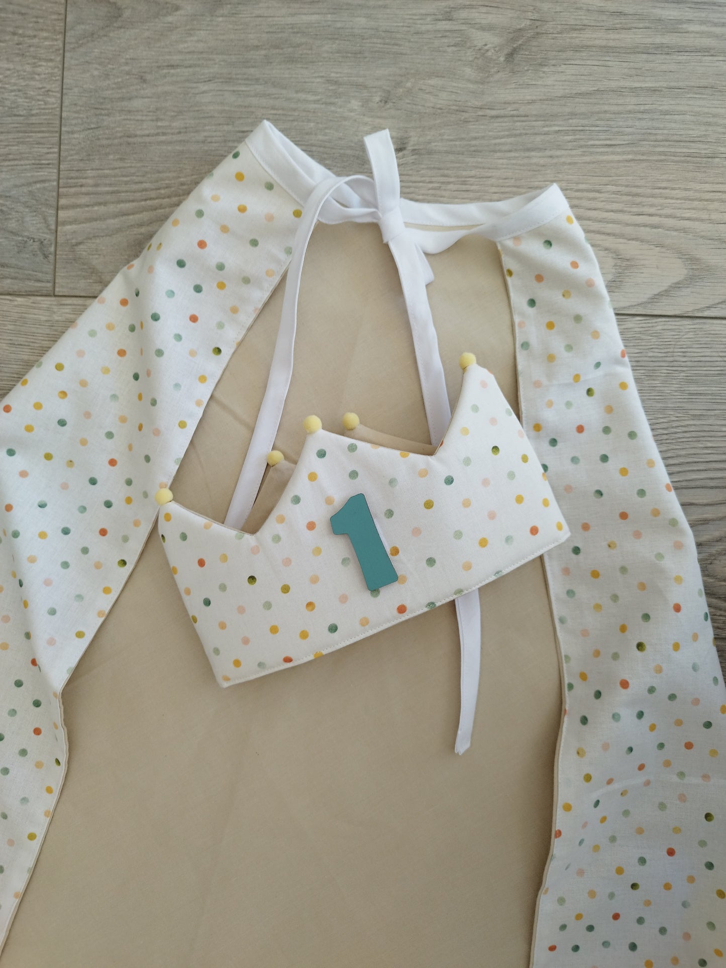 Conjunto Capa de cumpleaños Waldorf + Corona topos